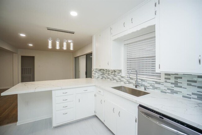 Building Photo - 4145 Sarong Dr
