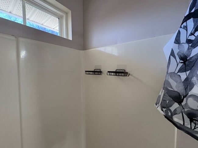 Building Photo - Cozy Living