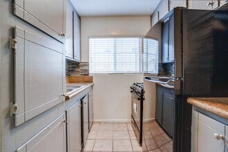 Building Photo - 2425 S Ridgeley Dr