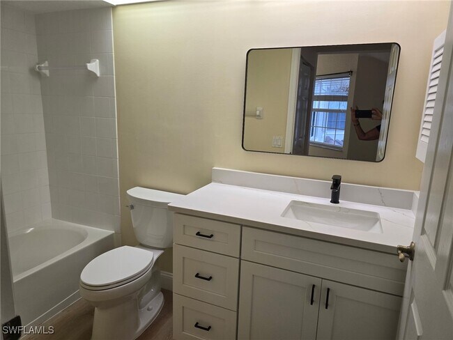 Building Photo - 6918 Satinleaf Rd N