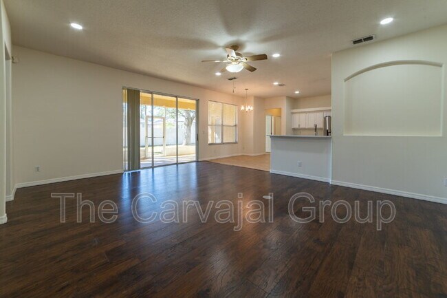 Building Photo - 423 Heather Hills Dr