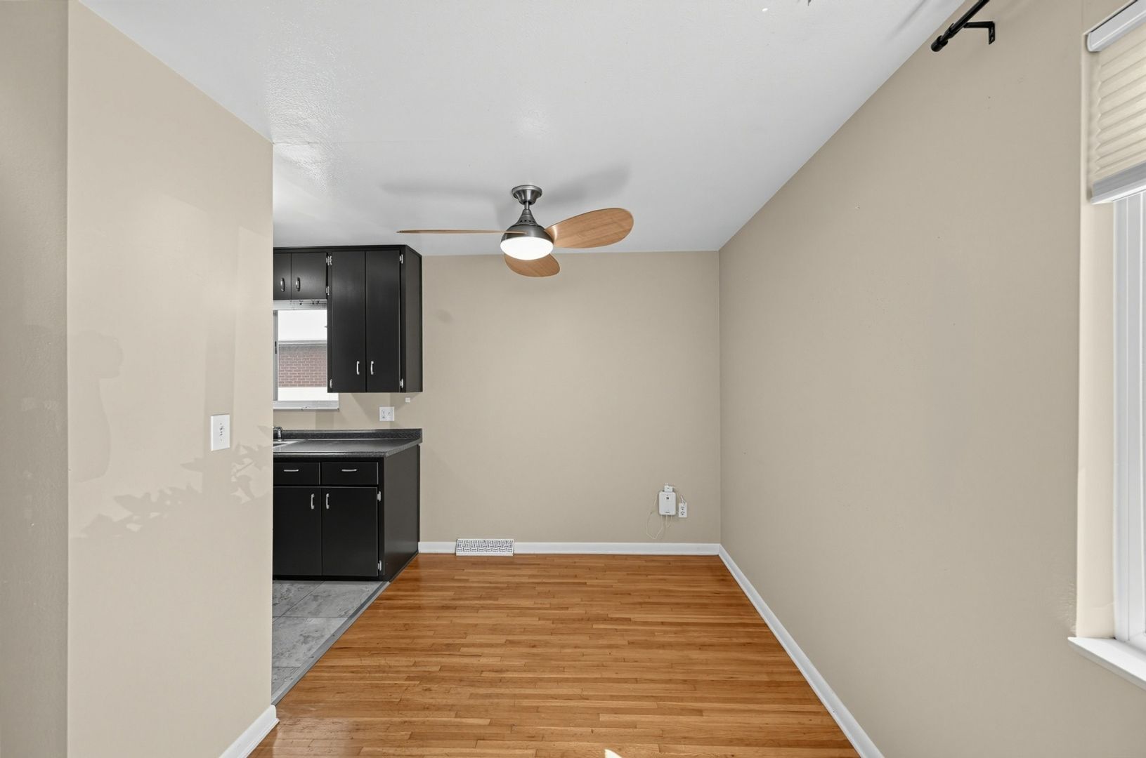 Building Photo - 1055 S Dale Ct