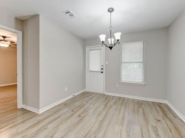 Building Photo - 2321 Terrace Dr