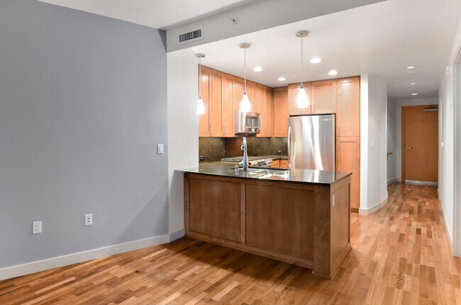 Building Photo - Washington Square Luxury Living on 10th Fl...
