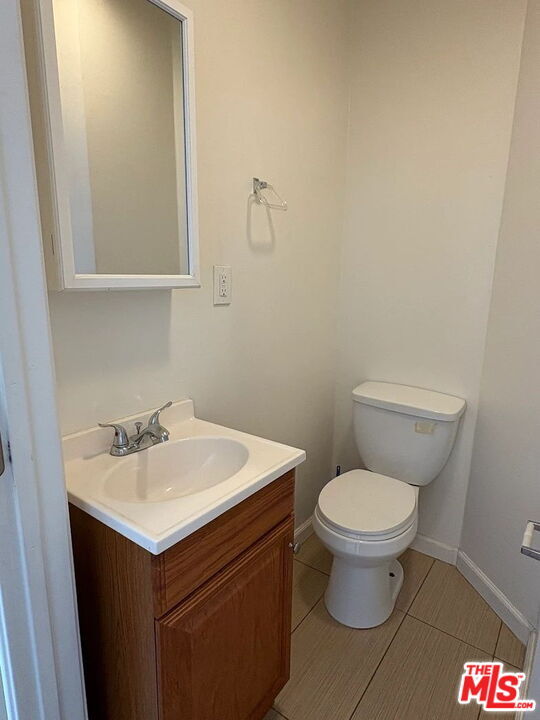 Building Photo - 806 N Hobart Blvd