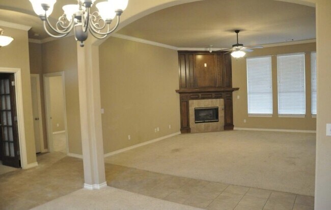 Building Photo - 6613 Stinchcomb Dr