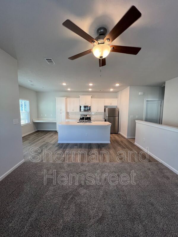 Building Photo - 2040 Lotus Dr