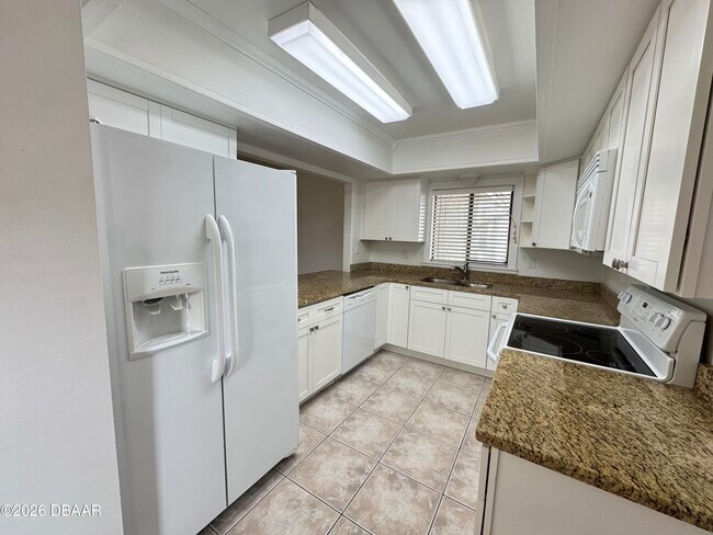 Building Photo - 1916 Seclusion Dr