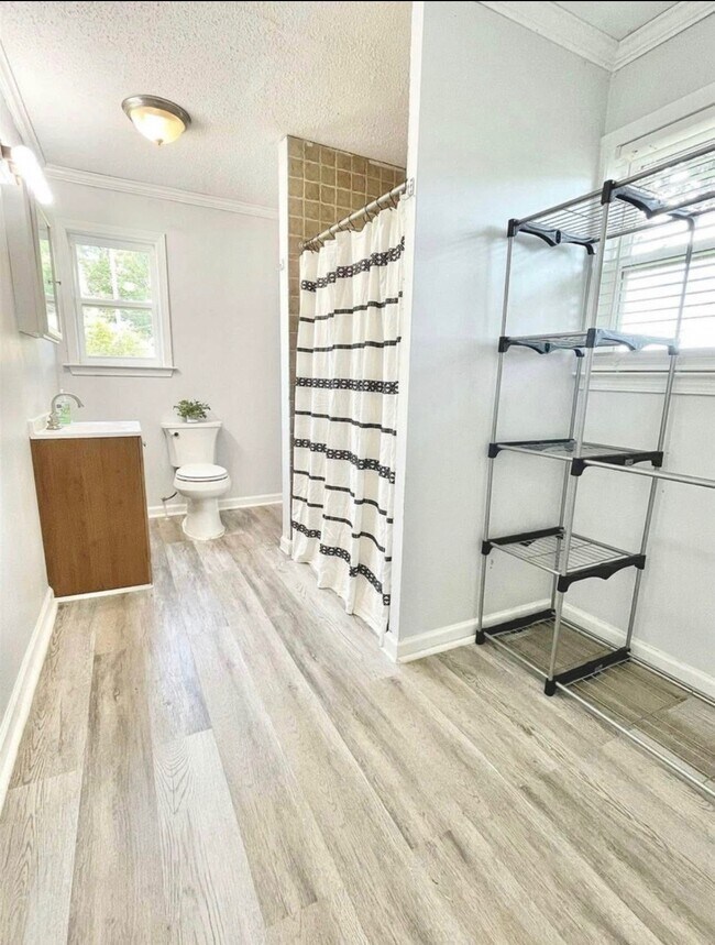 Building Photo - 40 Vandergrift Dr