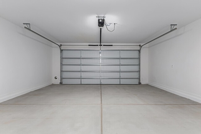 Building Photo - 2436 W Maximo Wy