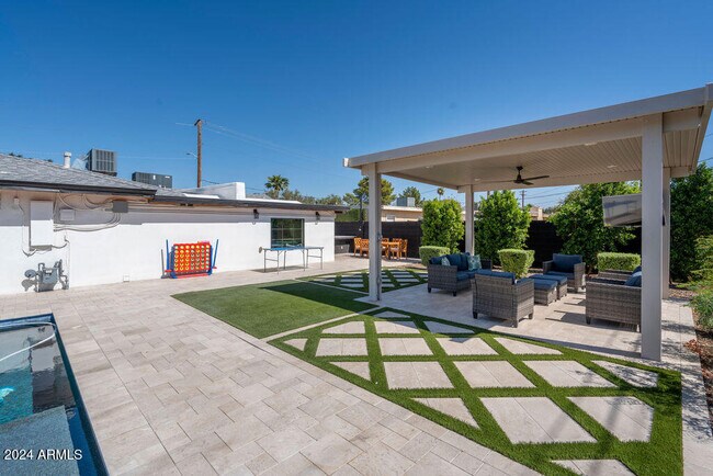 Building Photo - 2301 E Osborn Rd
