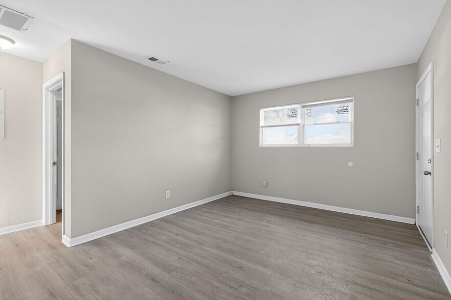 Building Photo - 7 Roper Dr