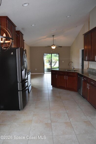 Building Photo - 518 Dillard Dr SE