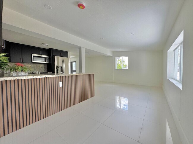 Building Photo - 5101 SW 112th Pl