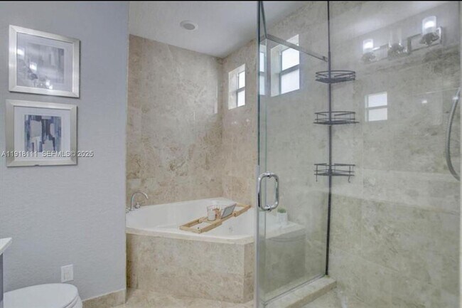 Building Photo - 601 NE 11th Ave