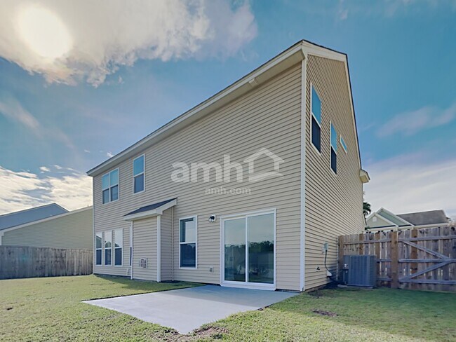 Building Photo - 136 Marinella Dr