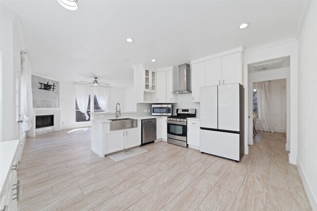 Building Photo - 5214 Bay Pines Dr