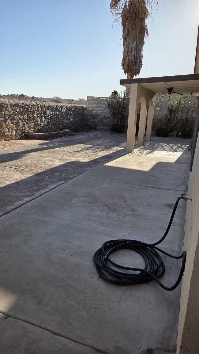 Building Photo - 12340 Tierra Arroyo Dr