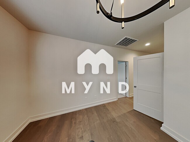 Building Photo - 2600 Mason Circle Unit A
