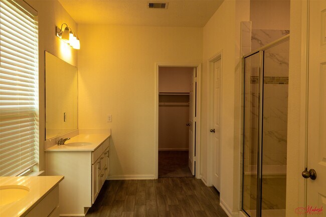 Building Photo - 4810 Emerson Mnr