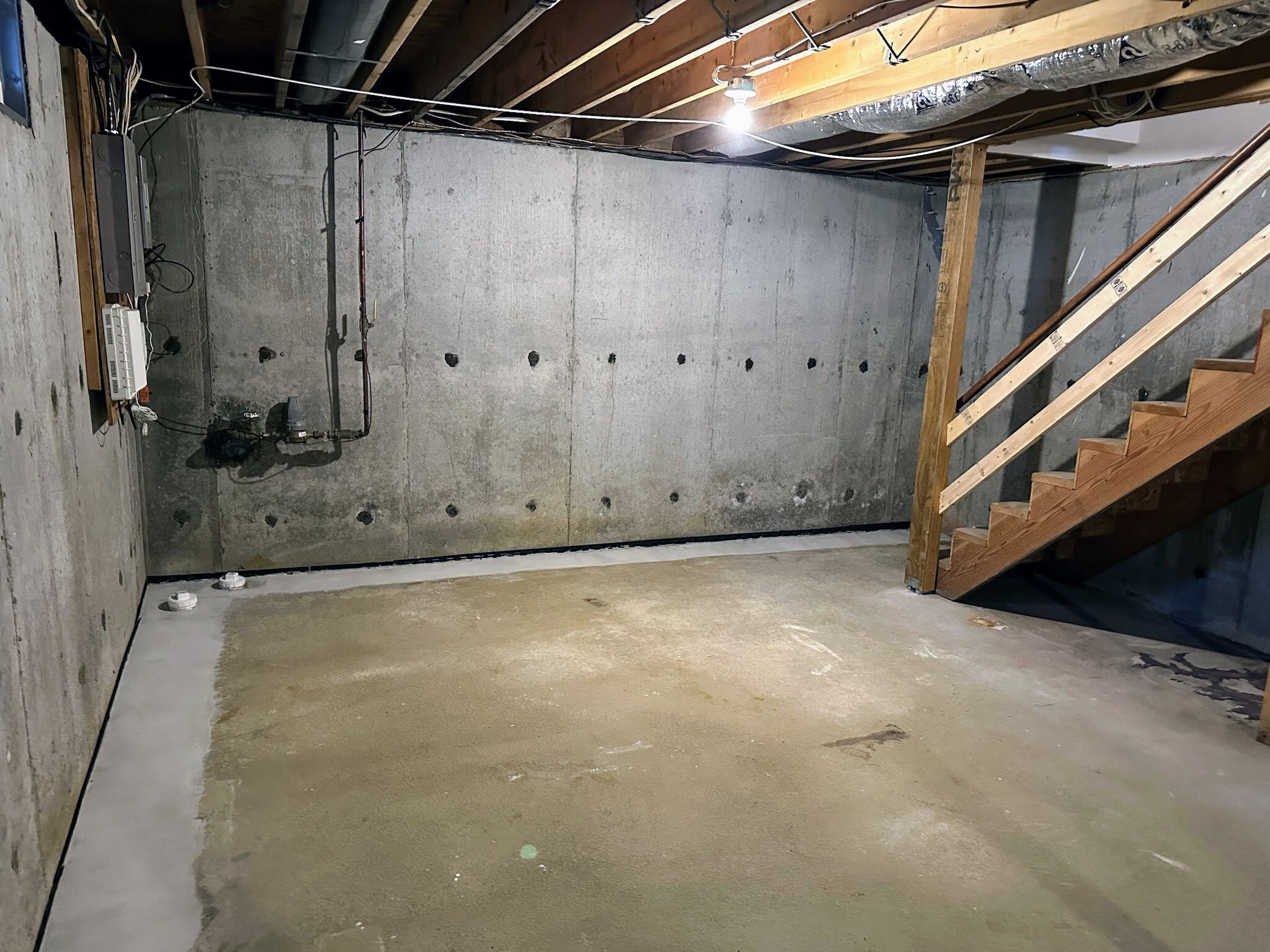 Large unfinished basement (540 sqft) - 489 Boston Neck Rd