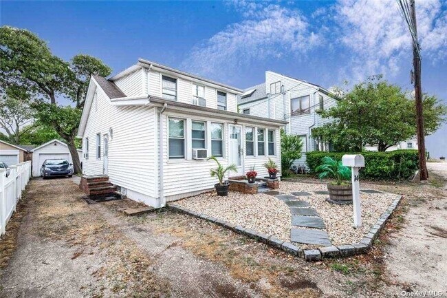 Primary Photo - 14 Pine Park Ave