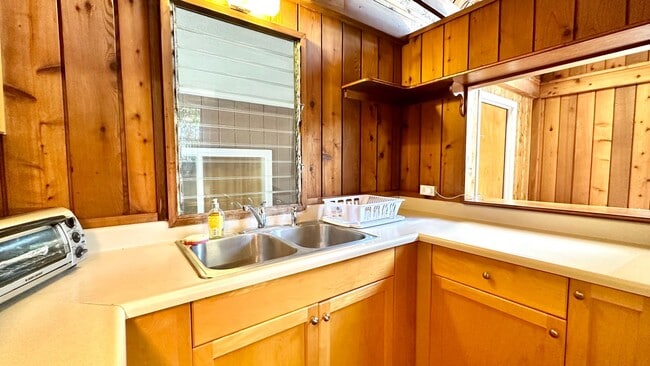 Building Photo - Available Now - Highly Desired 2 Bedroom, ...