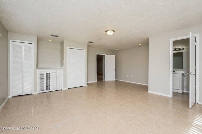 Building Photo - 1320 Arlington Cir