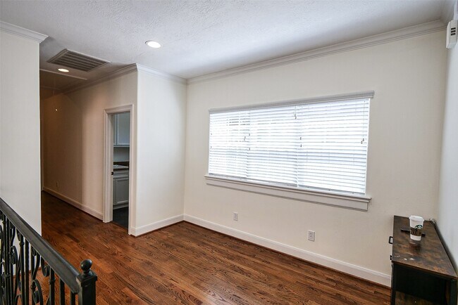 Building Photo - 6116 1/2 Hamman St