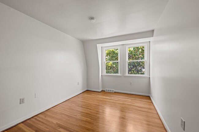 Building Photo - 605 H St SW