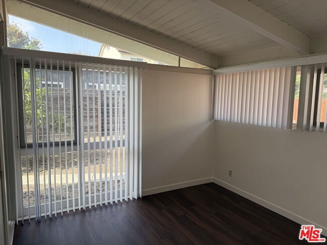 Building Photo - 3355 Kallin Ave