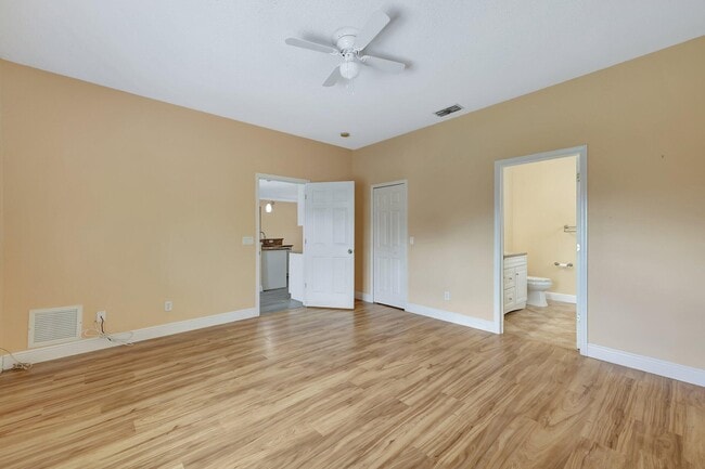 Building Photo - 2426 SE Betty Rd