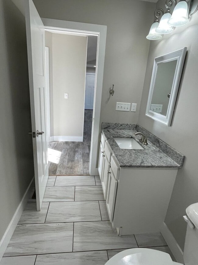 Building Photo - Built in 2020! 3 Bed 2 Bath w/ FENCE and UF Walk Out Basement