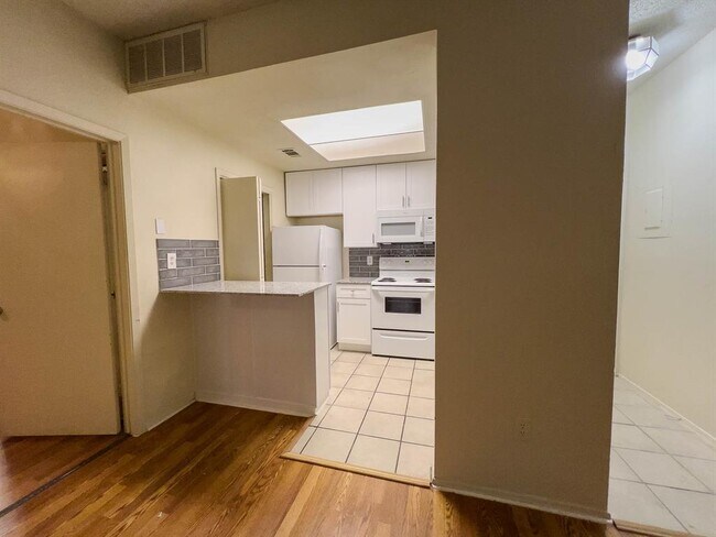 Primary Photo - 806 W 24th St
