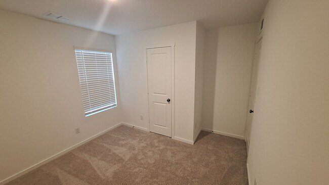 Building Photo - NEWLY BUILT 3 bedroom 2.5 Bath for Rent