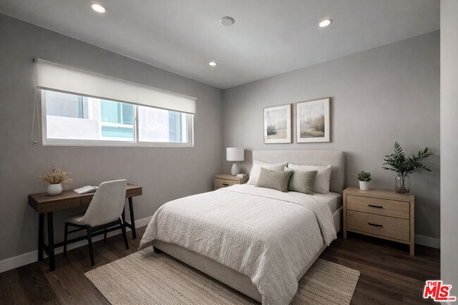 Building Photo - 1307 Tamarind Ave