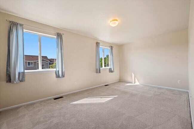 Building Photo - Beautiful 3-Bedroom Home in Cherry Creek School District with Fenced Yard & 2-Car Garage