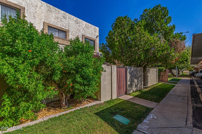 Building Photo - 6124 N 79th St