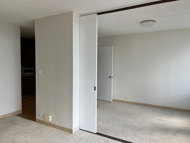 Building Photo - Maluhia Village Condo (Makiki Area) 2 bedroom, 1 bath w/1 parking - Avail 2/6.