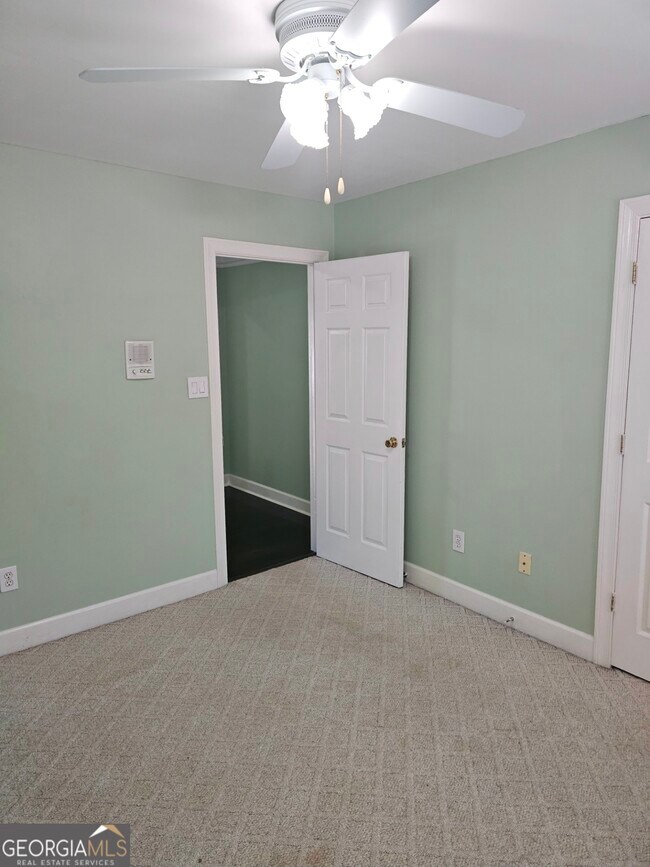 Building Photo - 185 Rock Hill Dr