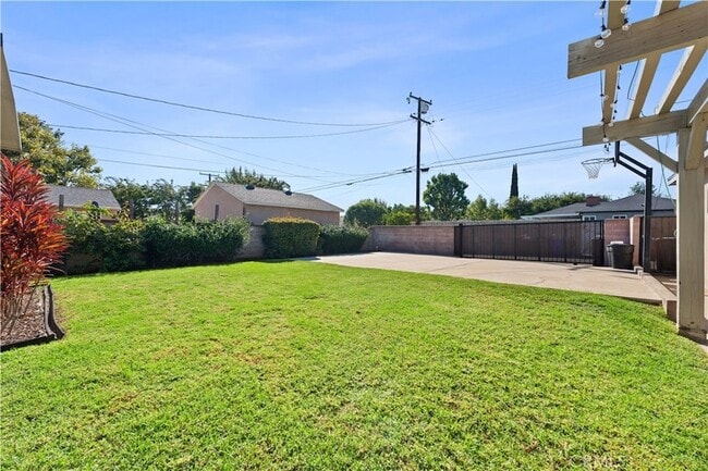 Building Photo - 855 N 3rd Ave