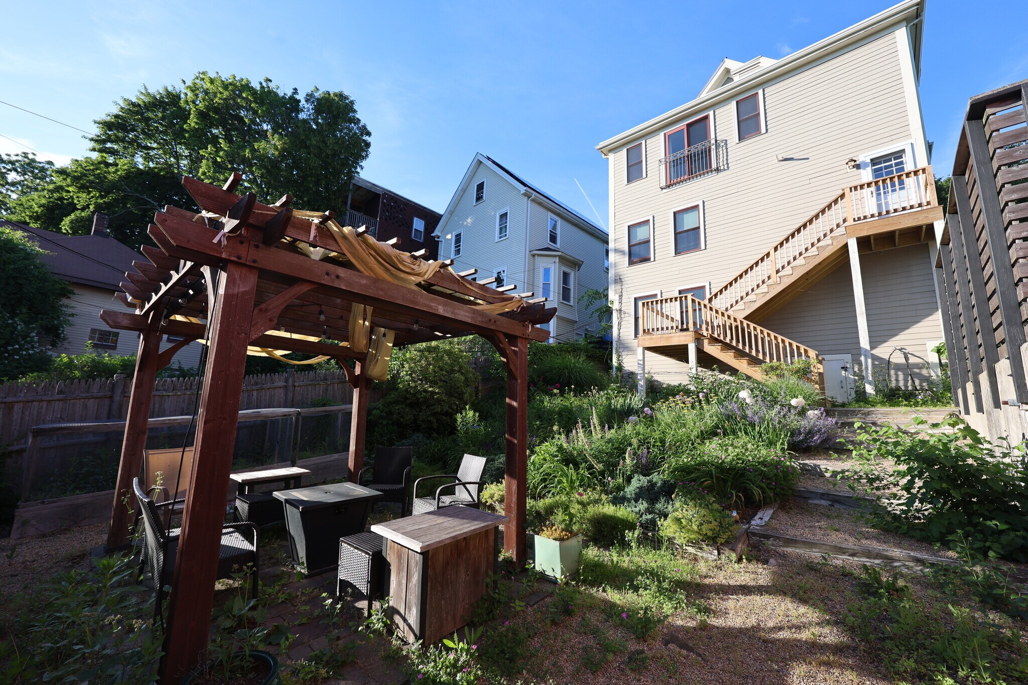 Building Photo - 10 Symmes St