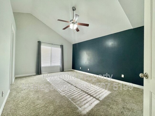 Building Photo - 2896 E Lookout Dr