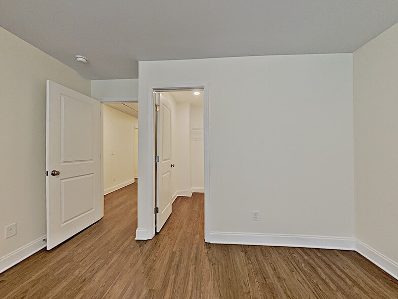 Building Photo - 407 Levon Ct