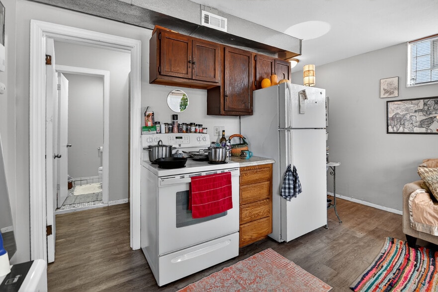 Building Photo - 203 S Main St