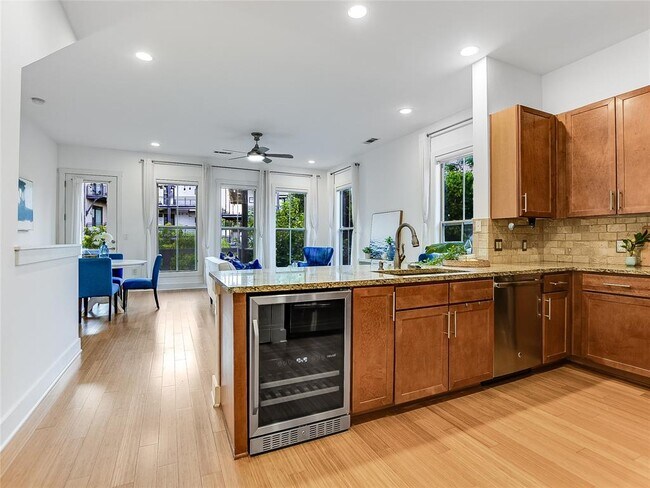 Building Photo - 2520 Bluebonnet Ln