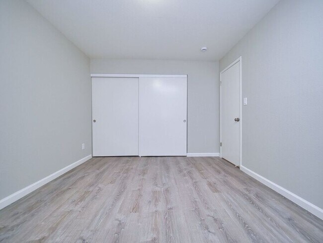 Building Photo - 920 Fletcher Ln