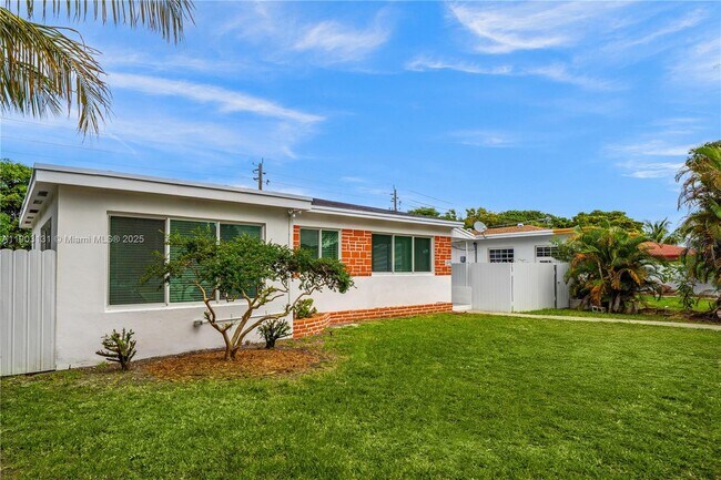 Building Photo - 1271 NE 159th St