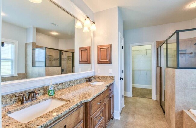 Building Photo - 5869 Halleck Ct