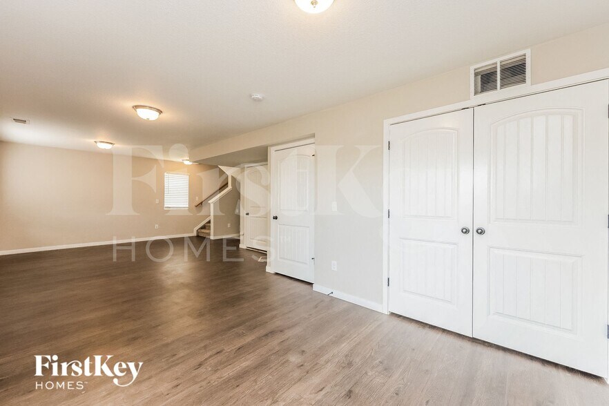 Building Photo - 6721 Shadow Star Dr